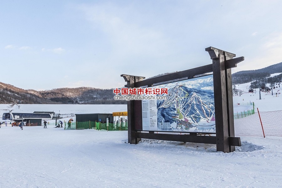 万科松花湖度假区——滑雪场导视系统设计 © 北京图石设计公司